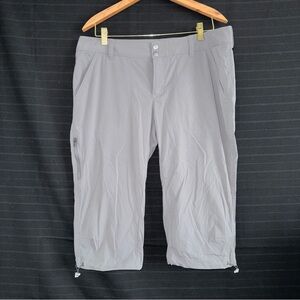 Columbia womens Gray Cropped Pants Capri Hiking Outdoor Gorpcore size 14